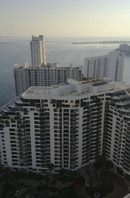 Visual flyover of a residential condo.